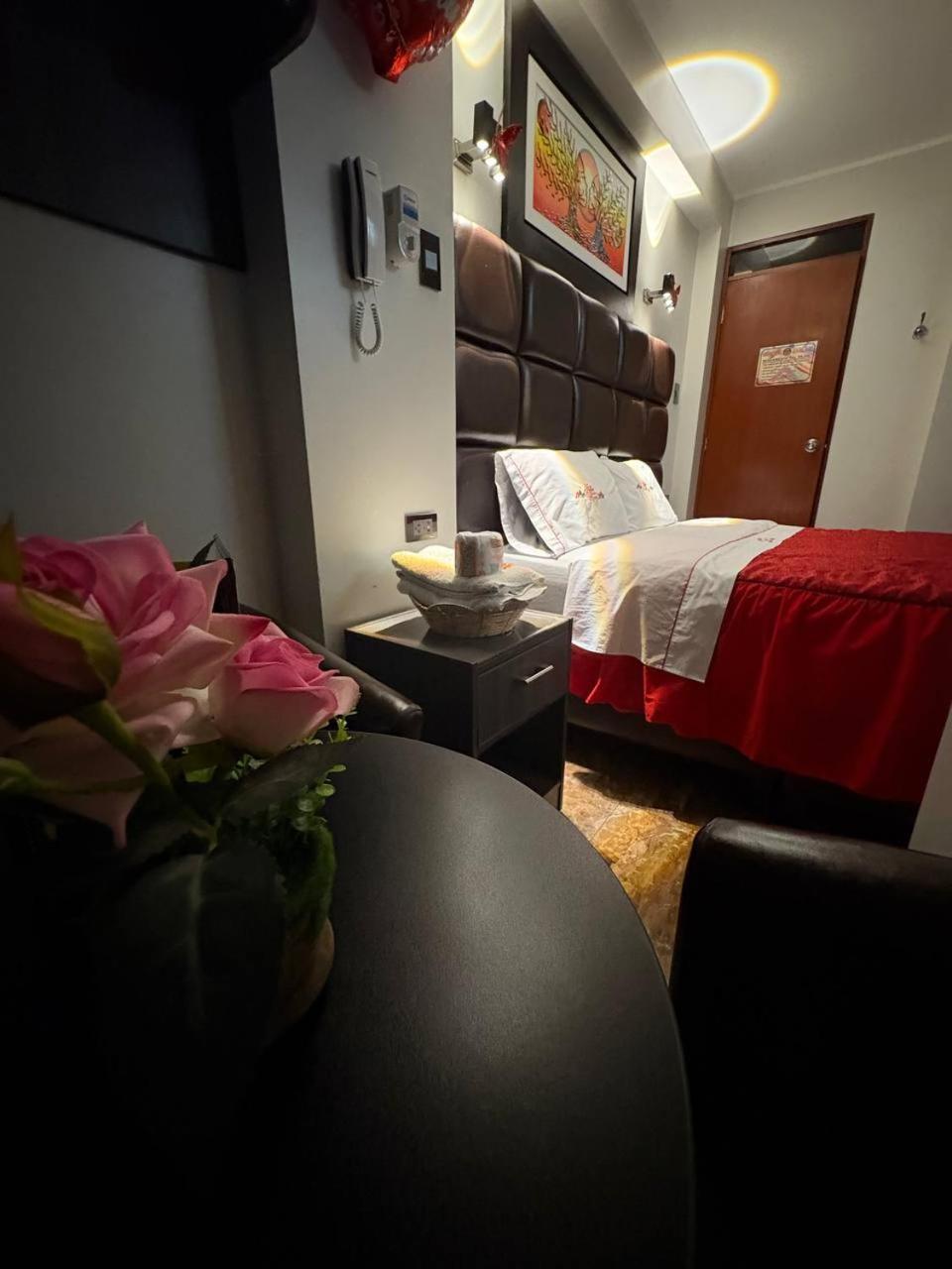 W Iskay Hostel Lima